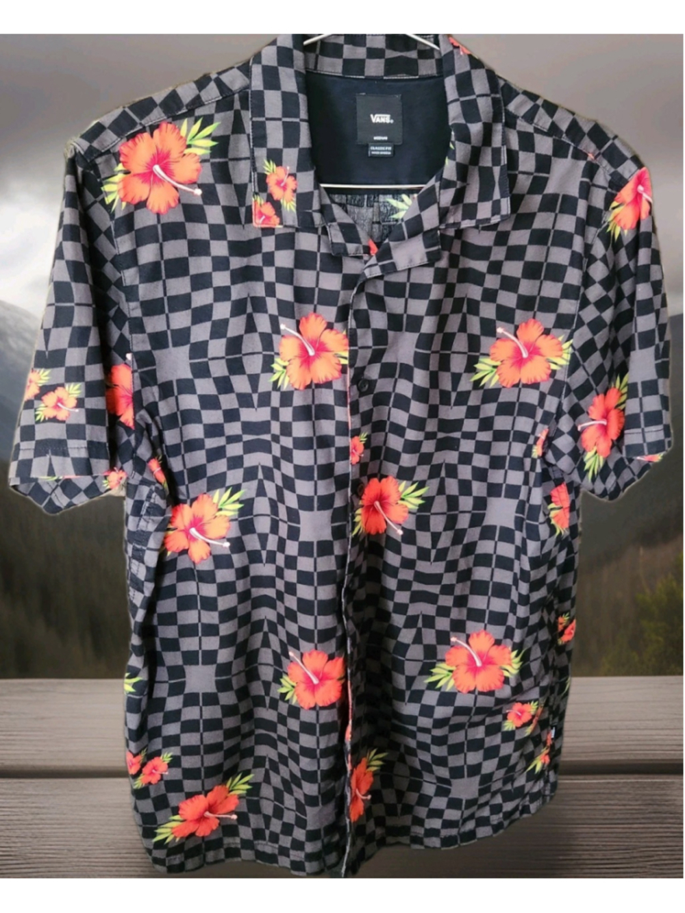 VANS Classic Fit Mens Shirt Medium Button-Up Short Sleeves Checked Floral Design
